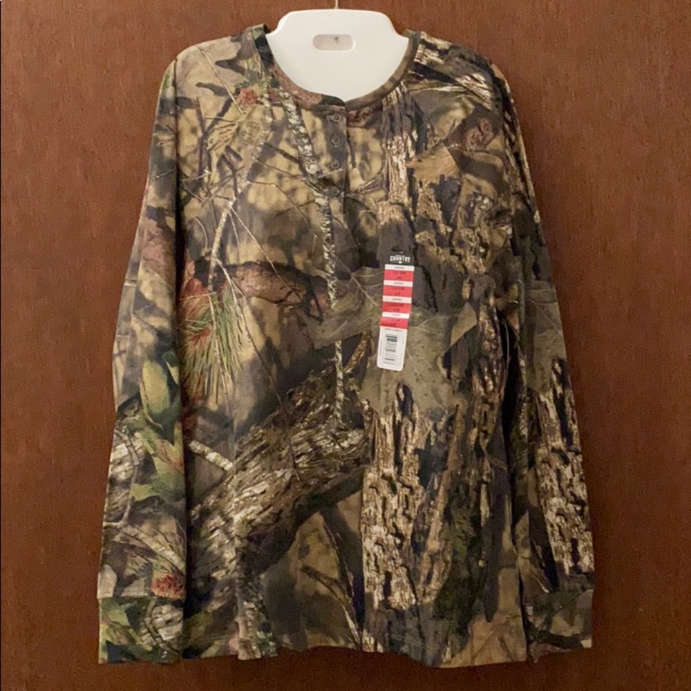 MOSSY OAK Women’s Size Large Long Sleeved Shirt
